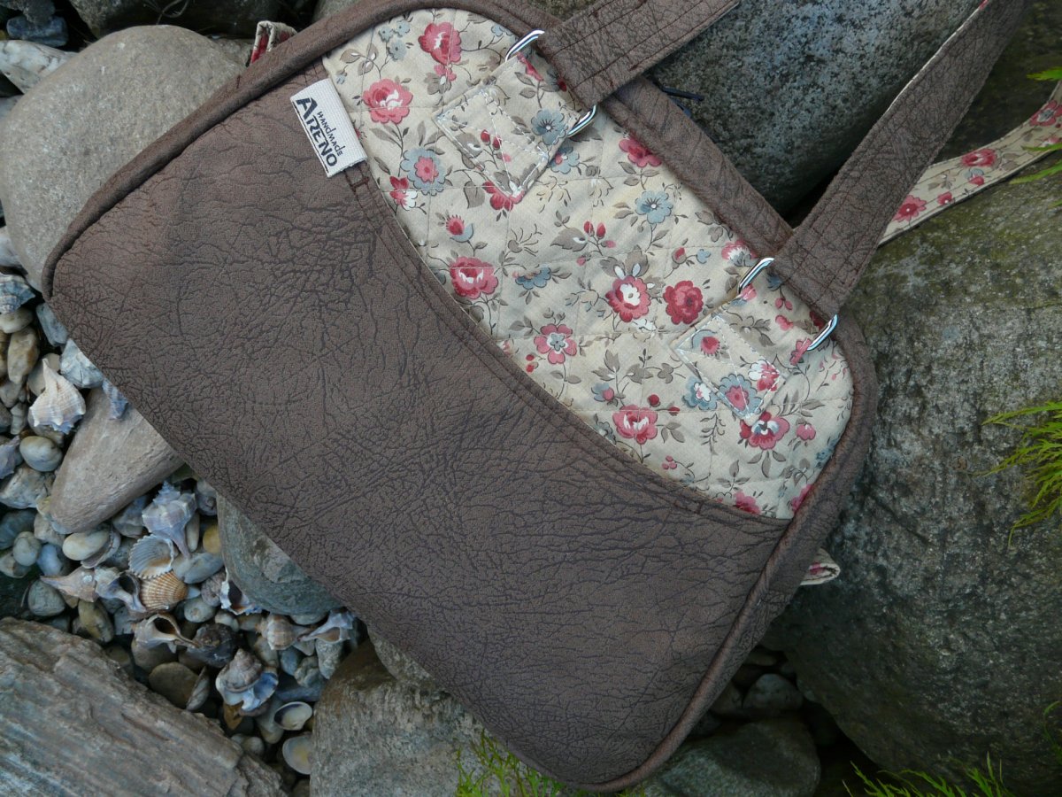 Kabelka s názvem Business class 8