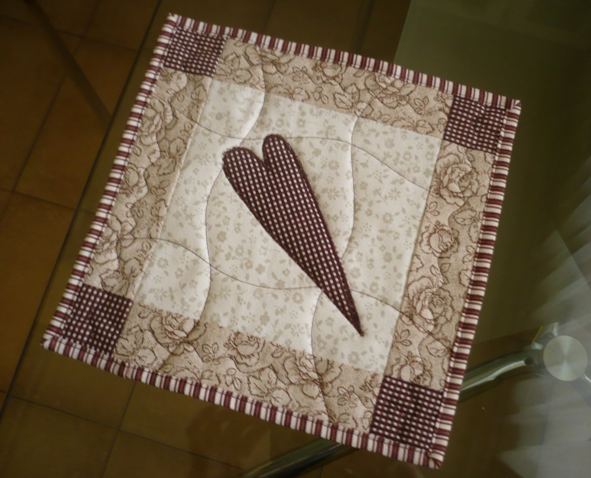 Srdíčkové prostírání