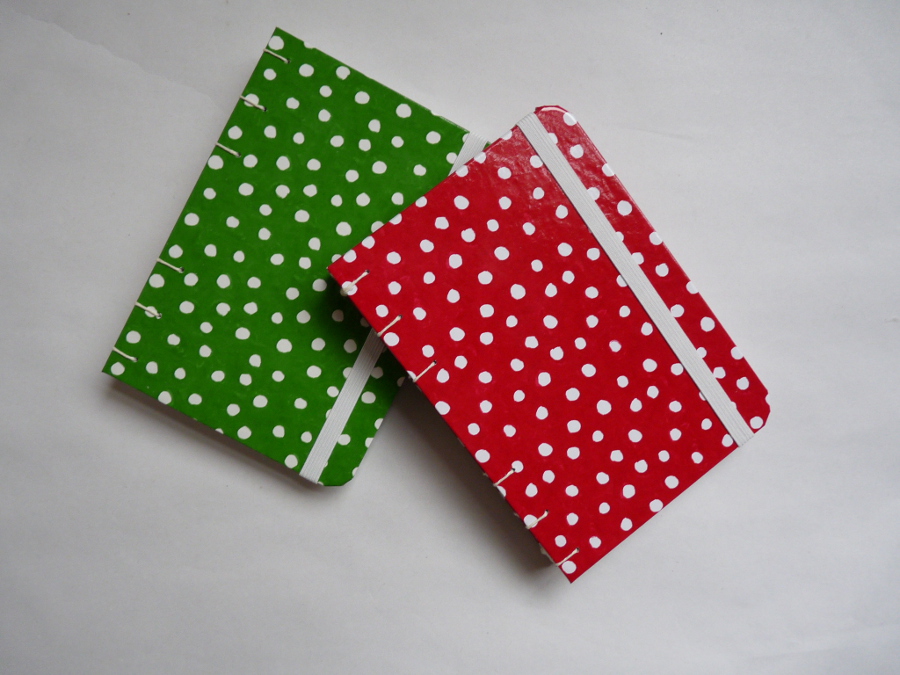 Puntíkatý deník červený