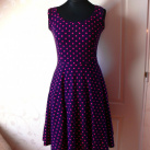 Fialové šaty s puntíkem ala 50.léta