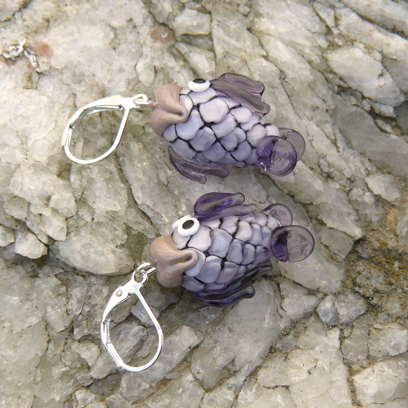 Náušnice fialová rybka - vinuté perle