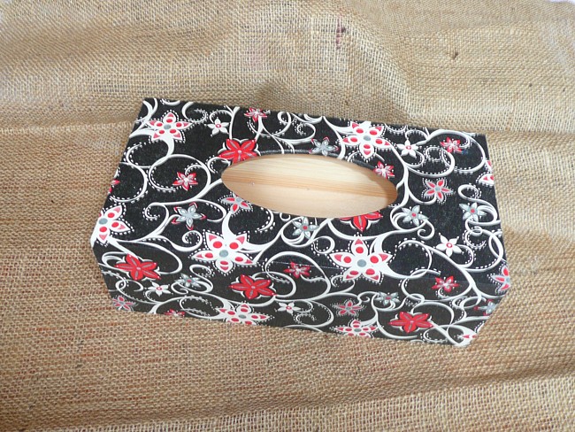 krabička na kapesníky černé ornamenty