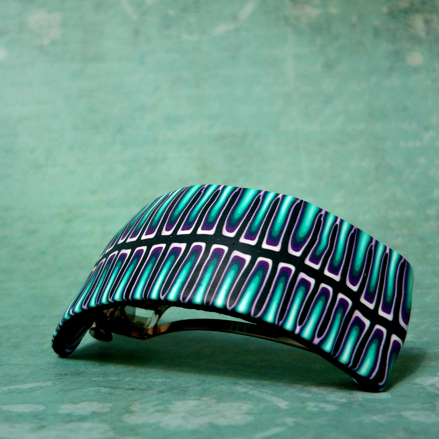 Tyrkysovo-fialová spona