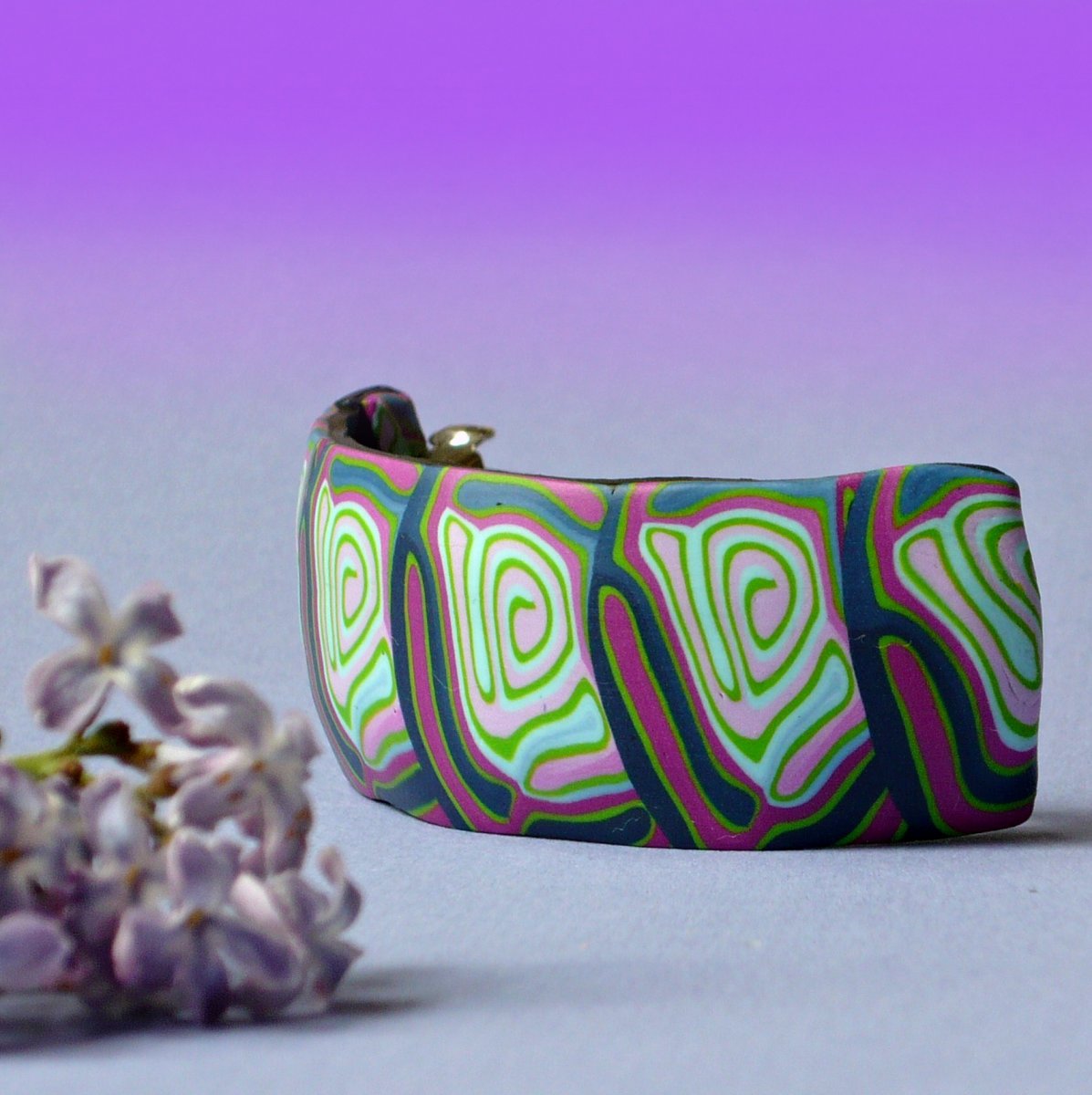 Modro-fialová mostová spona