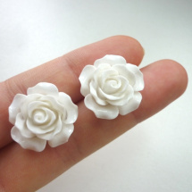 bílé růže - fimo náušnice