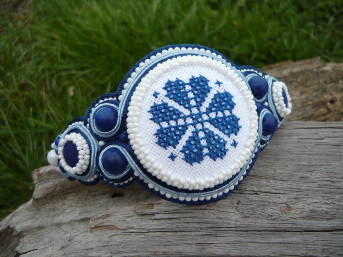 Folklórní čelenka 