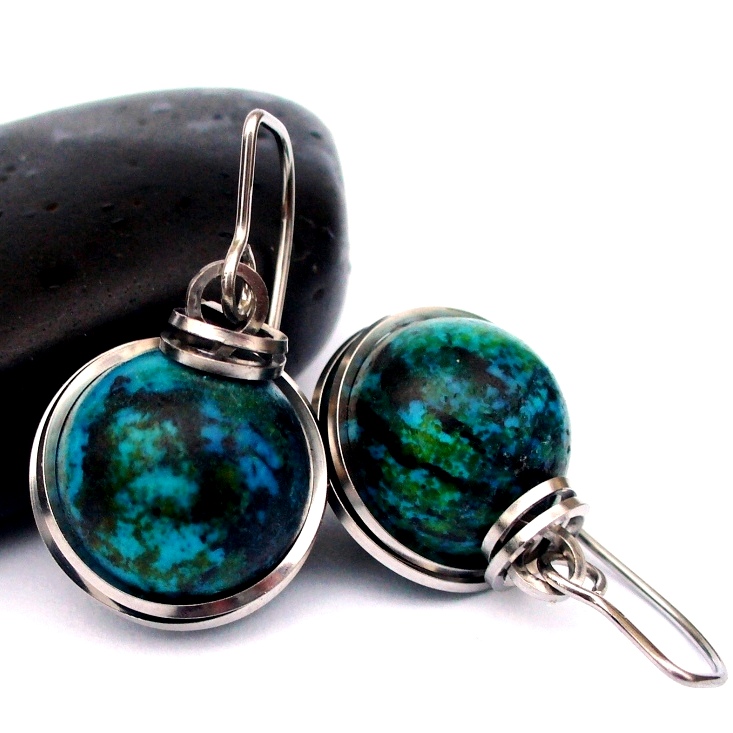 NÁUŠNICE  Neznámá planeta