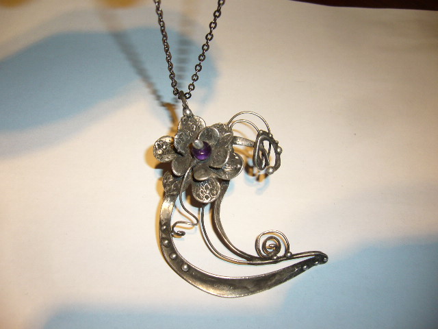 Secesní kvítek - náhrdelník