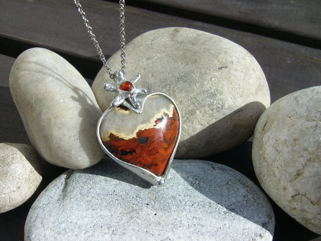 Fantasy - srdíčko z brekciového jaspisu