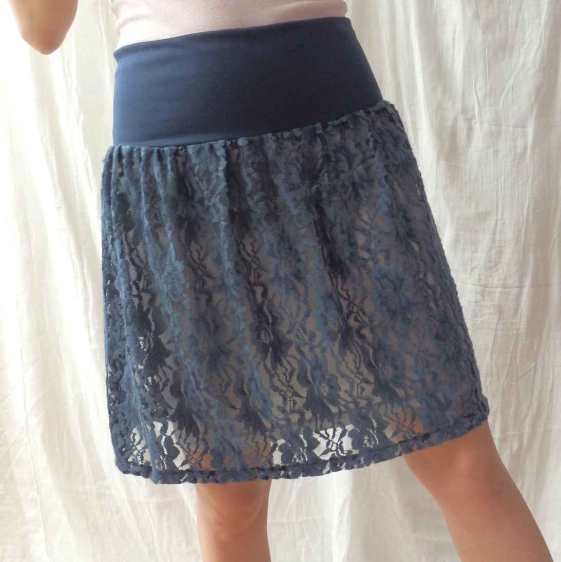 ***Krajková se třemi spodničkami***