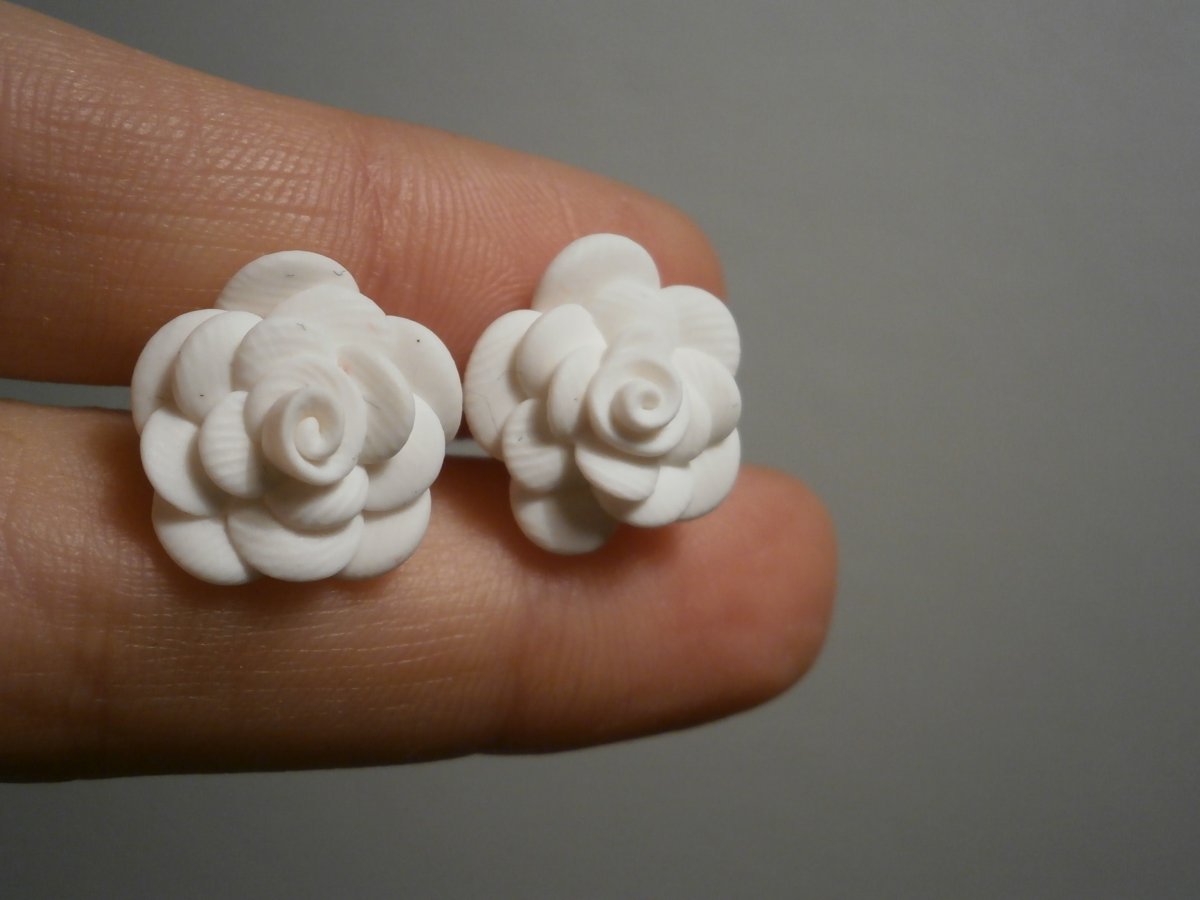 Náušnice bílé růžičky