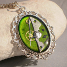 Zelený steampunkový náhrdelník