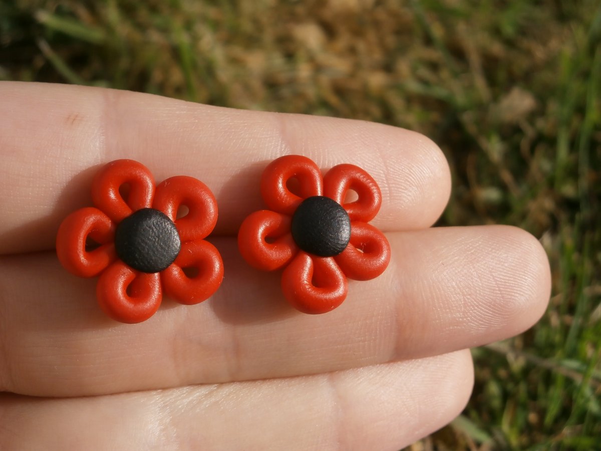 Náušnice červené kytičky