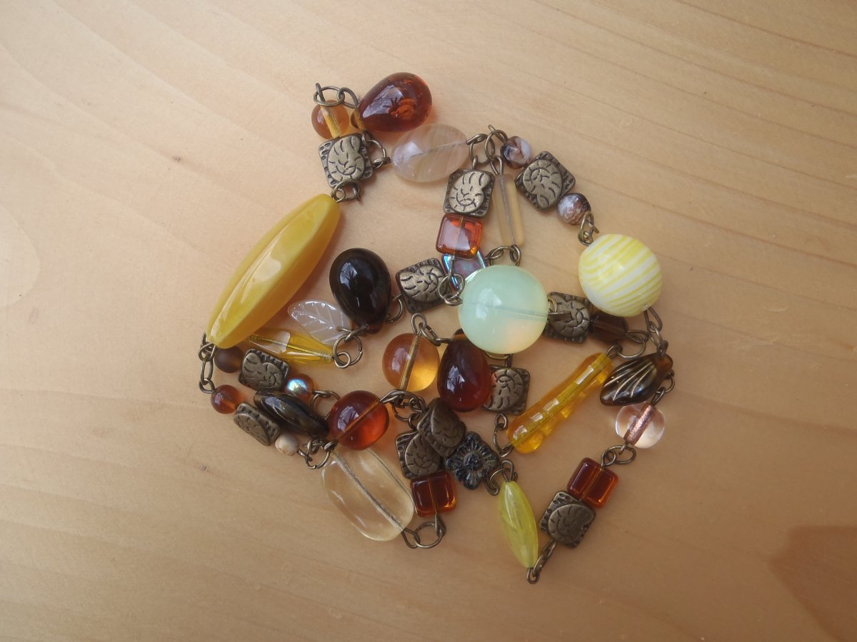 hnědo žluté korále