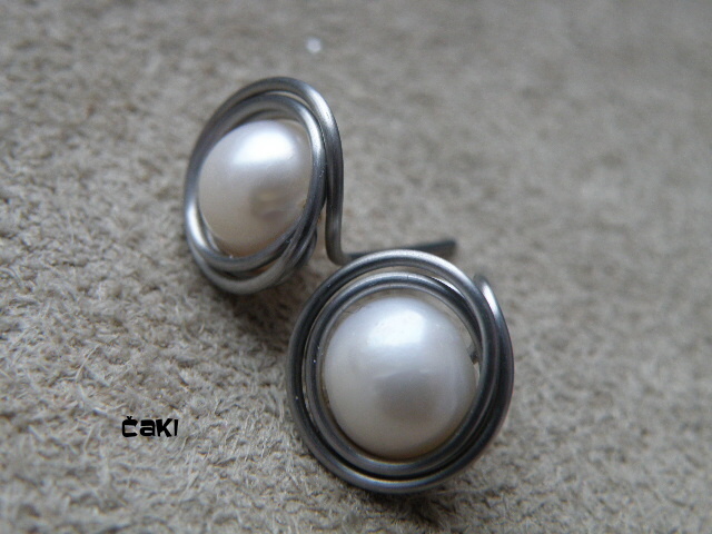 Malé , jemné, roztomilé - naušnice