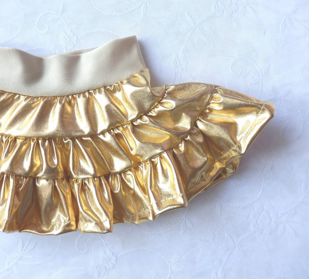 ***Volánková zlatá sukýnka***