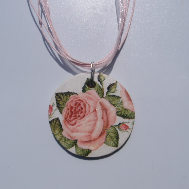 Náhrdelník s růží