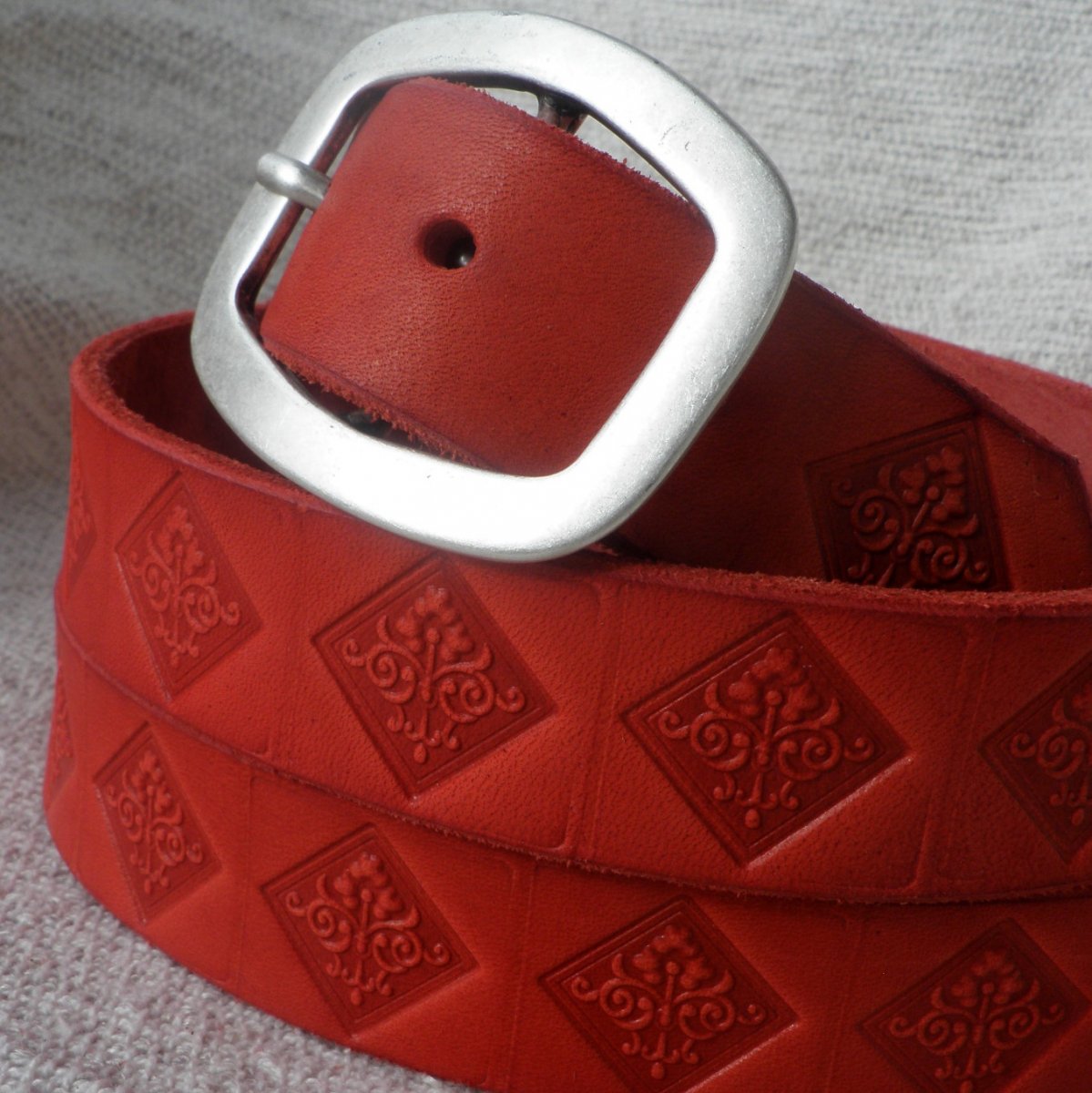 Červený elegantní opasek