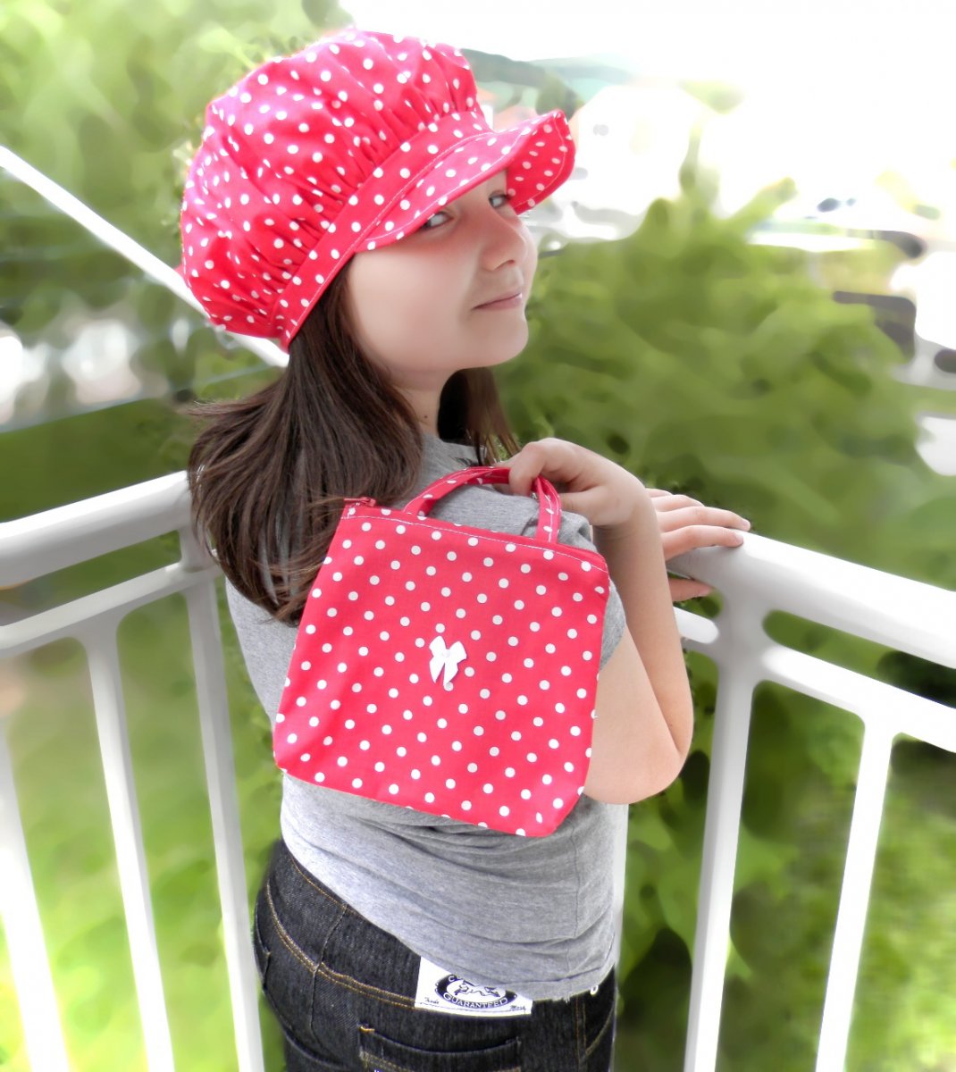 letní bekovka,kšiltovka červený PUNTÍK