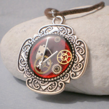 Červený steampunkový náhrdelník III.
