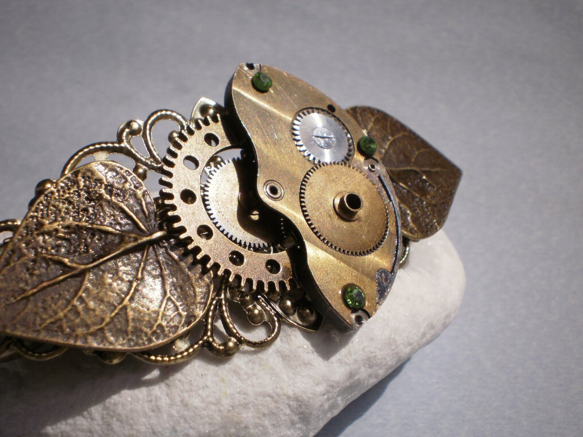 Steampunková spona do vlasů se strojkem - bronz