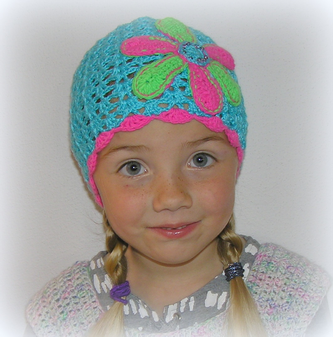 Háčkovaná čepička krajková neonka SKLADEM