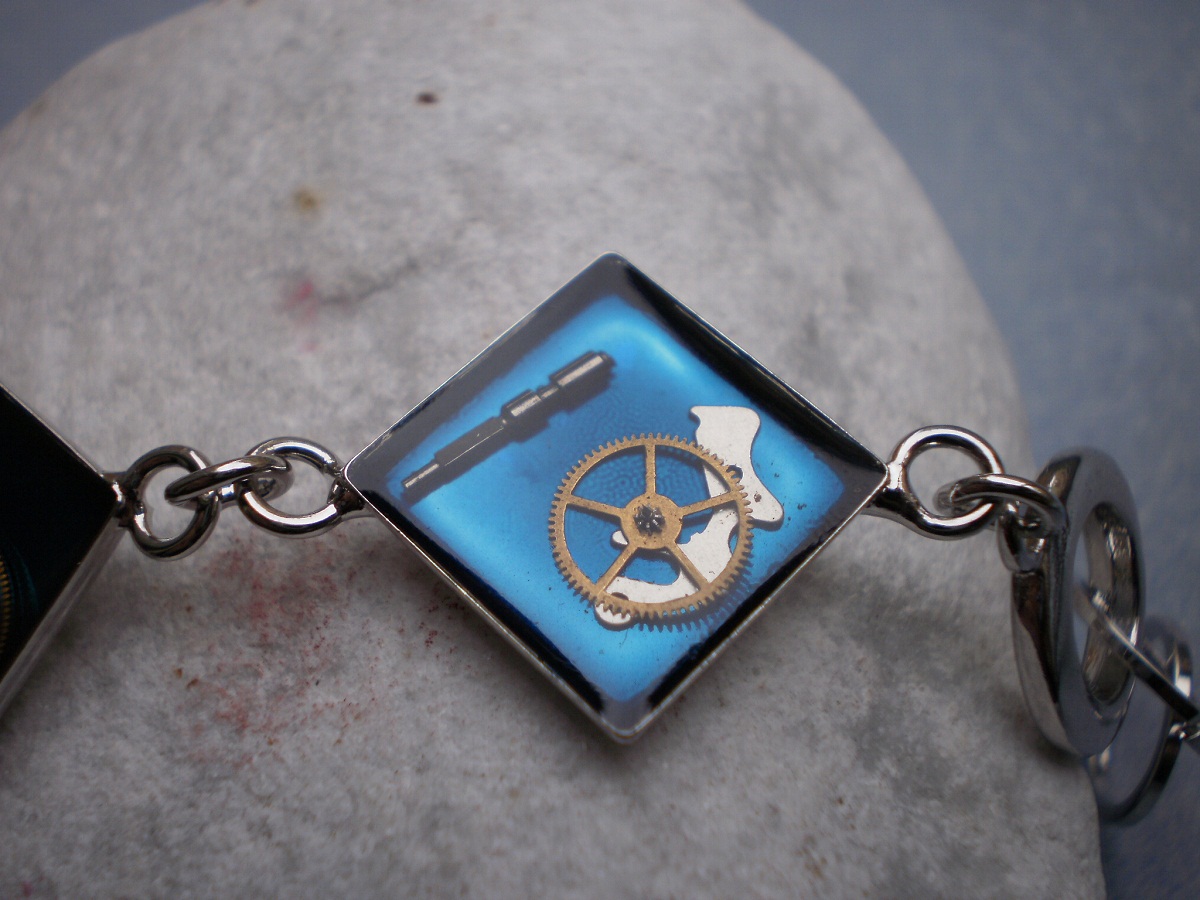 Steampunkový modrý čtvercový náramek