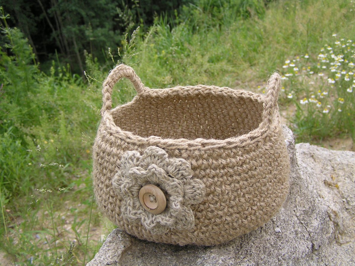 Košíček z juty