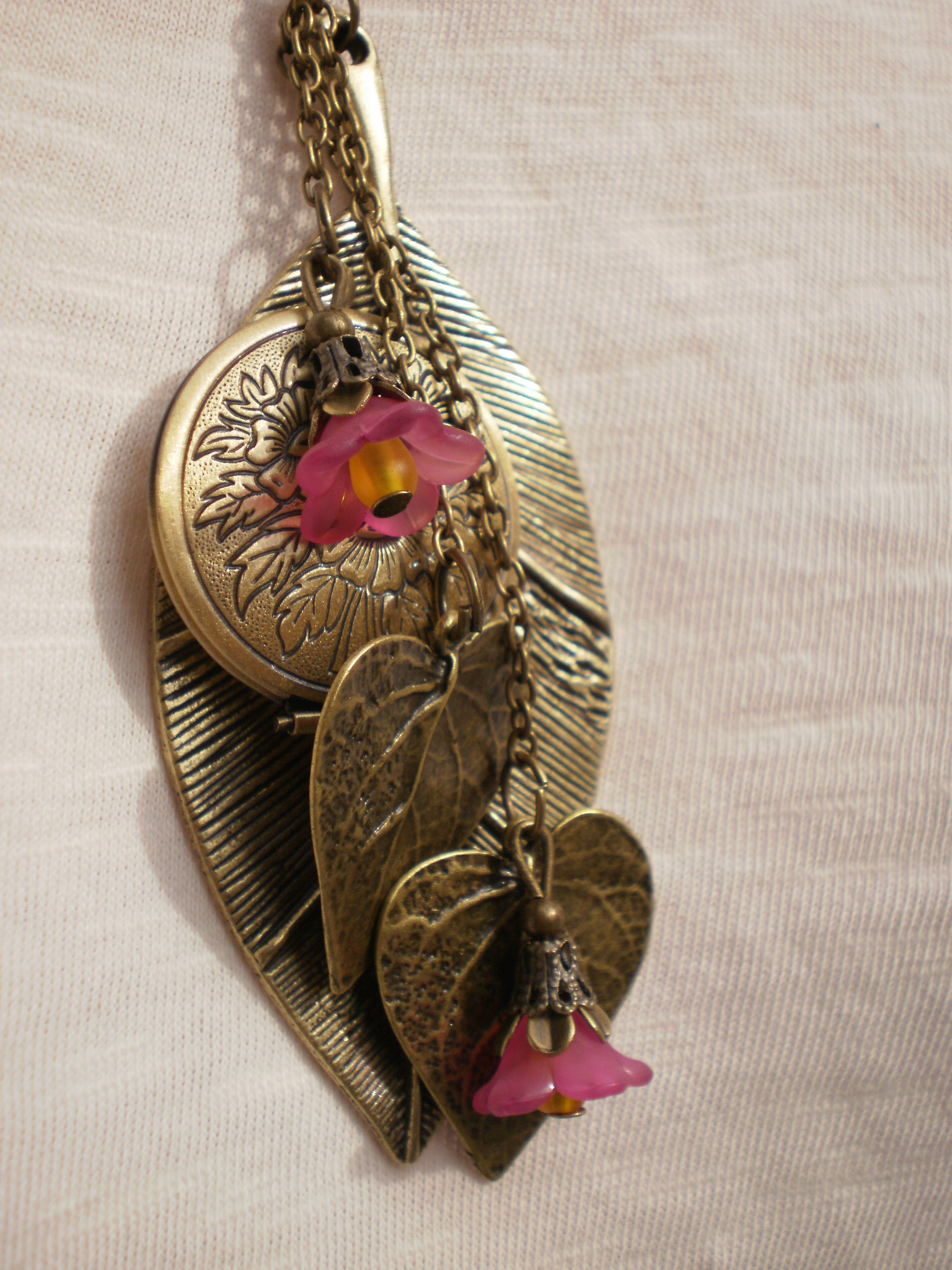 Vintage náhrdelník s listy a kytičkami