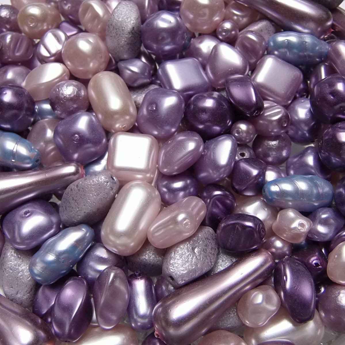 Směs voskovaných  perliček Preciosa.  Balení 50g.