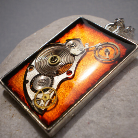Oranžový steampunkový náhrdelník II.