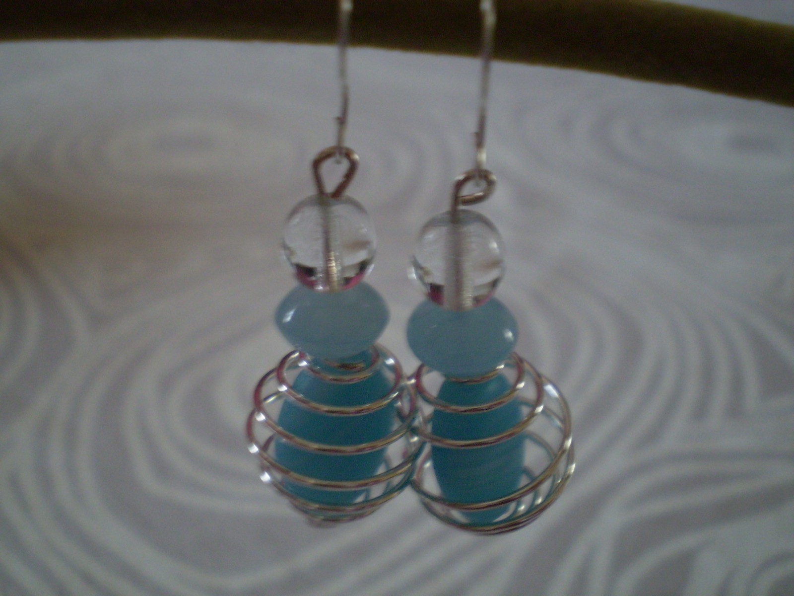 NÁUŠNICE - korálek v kleci