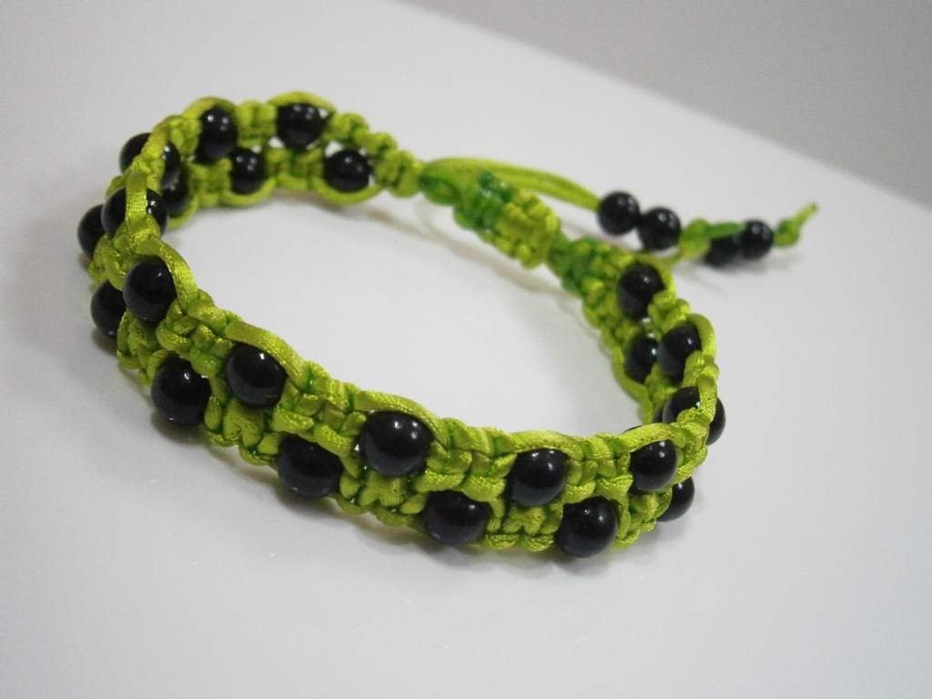 Shamballa náramek zelený (dvojřadý/makramé)