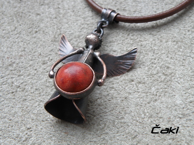 Posel štěstí s korálem