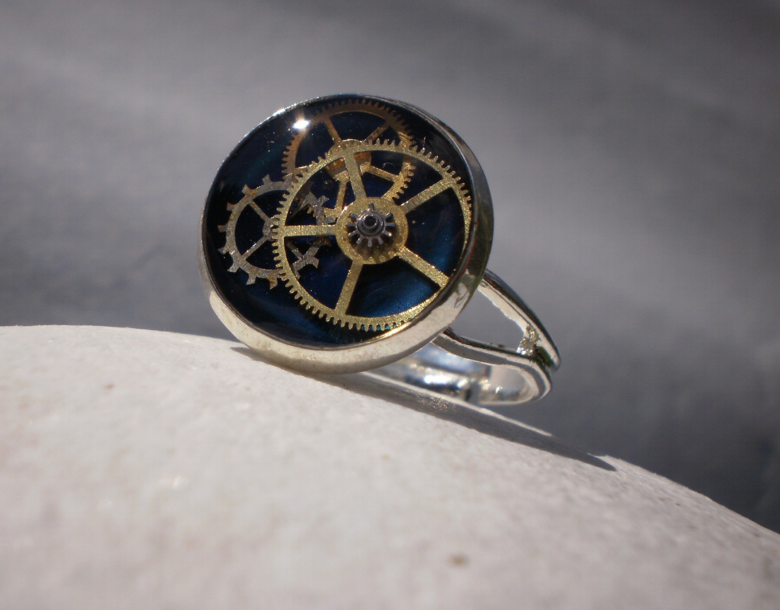Modrý steampunkový prsten