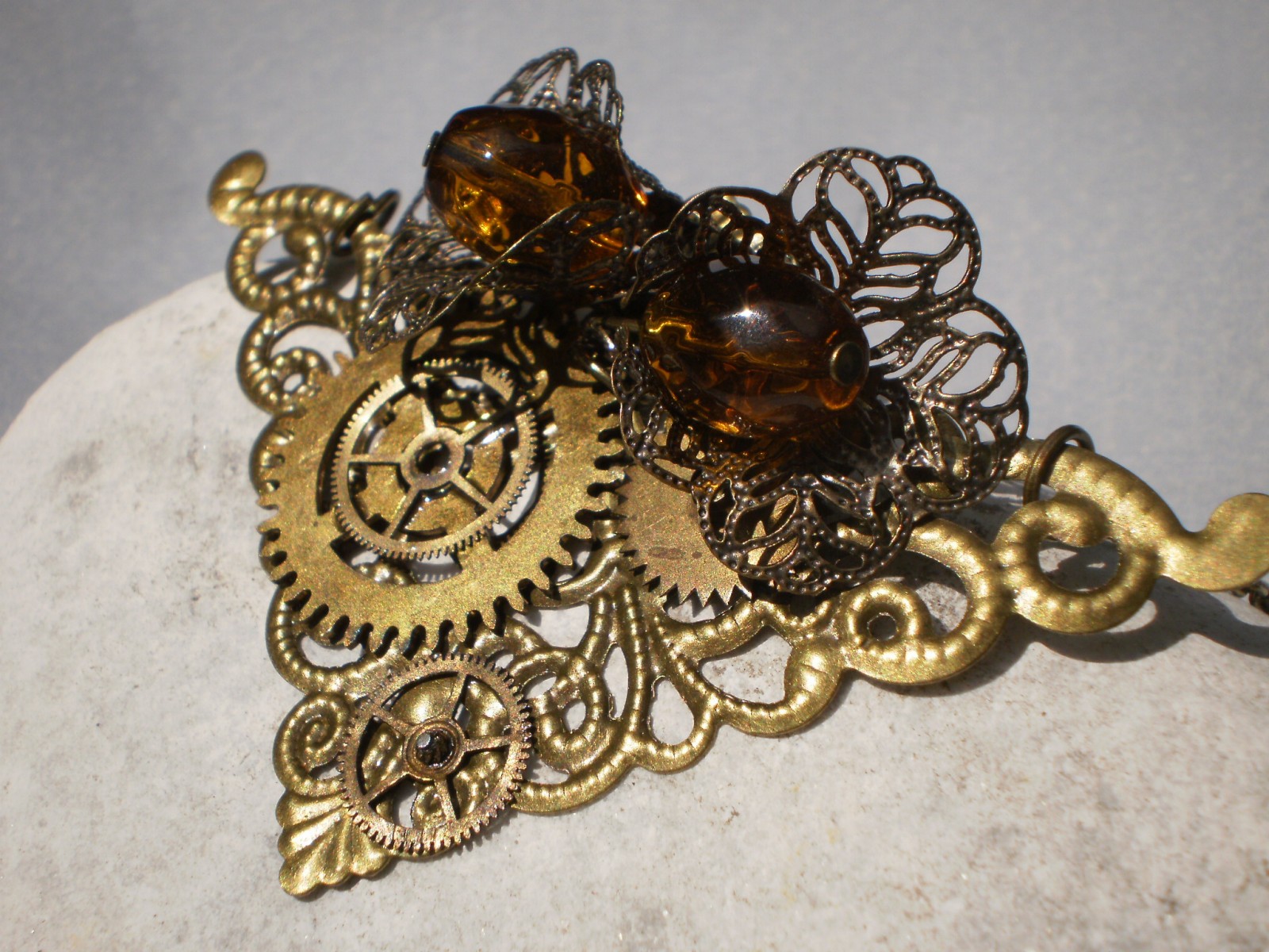 Steampunkový náhrdelník s filigránem