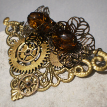 Steampunkový náhrdelník s filigránem
