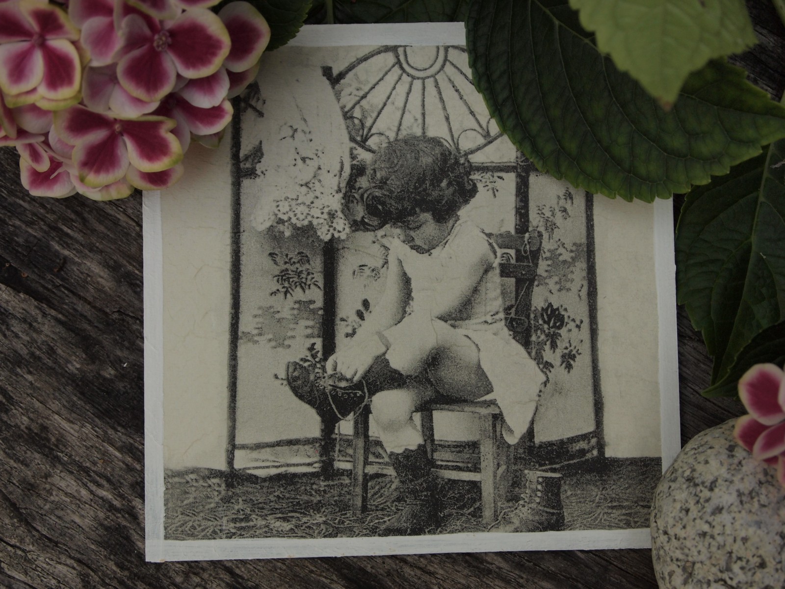 holčička před paravánem