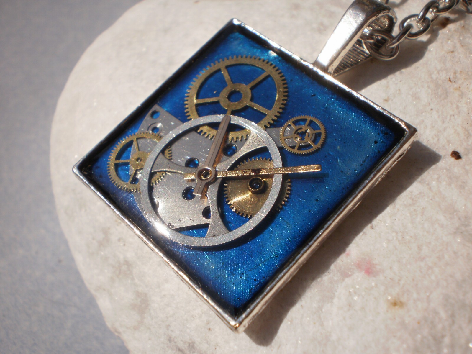 Modrý steampunkový náhrdelník III.