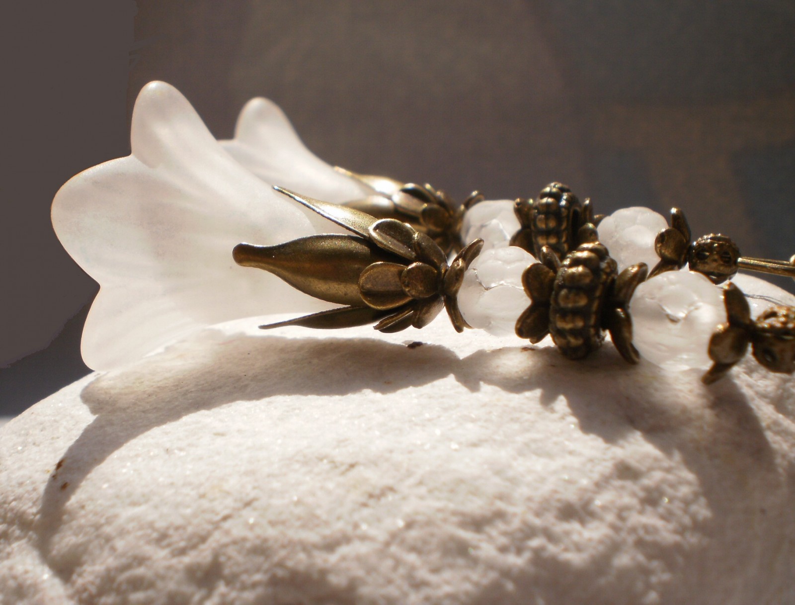 Vintage bílé zvonečkové náušnice