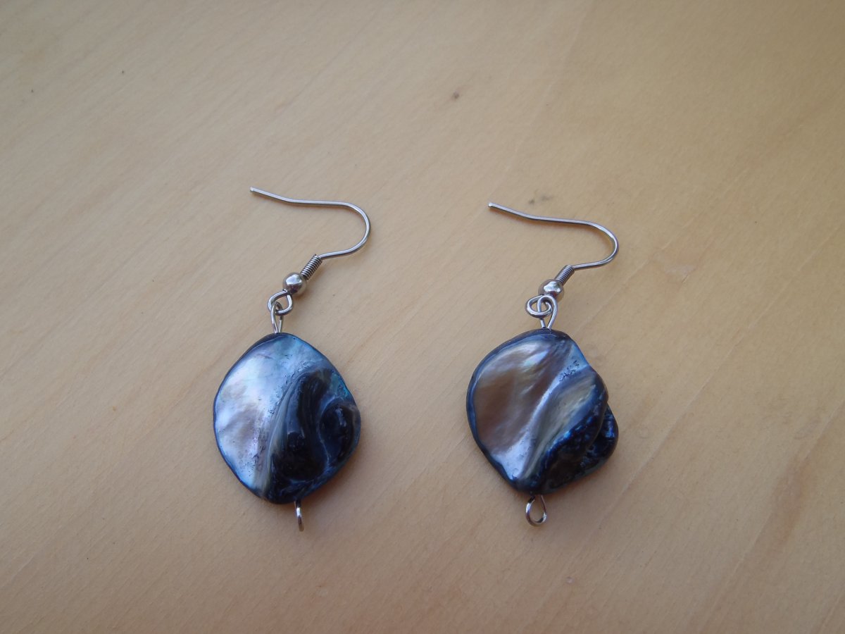 modrošedé perleťové, chirurgická ocel