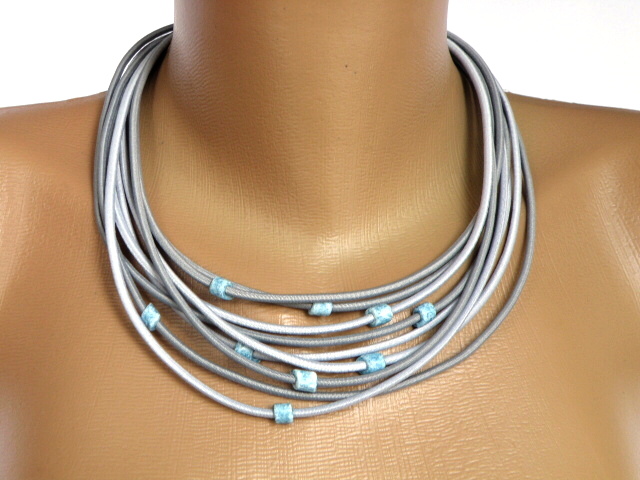 Tajemná šedá-náhrdelník