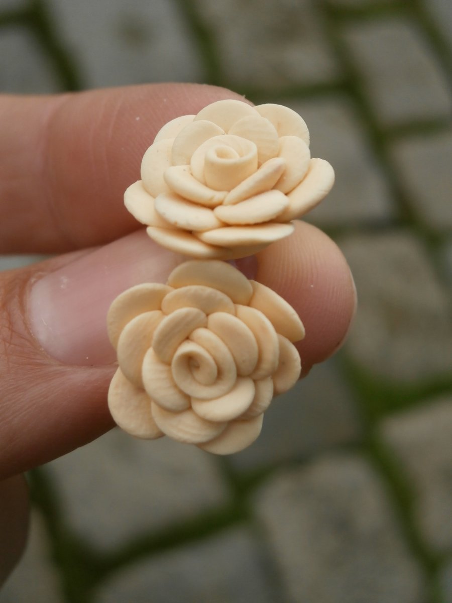 Náušnice růžičky světle žluté