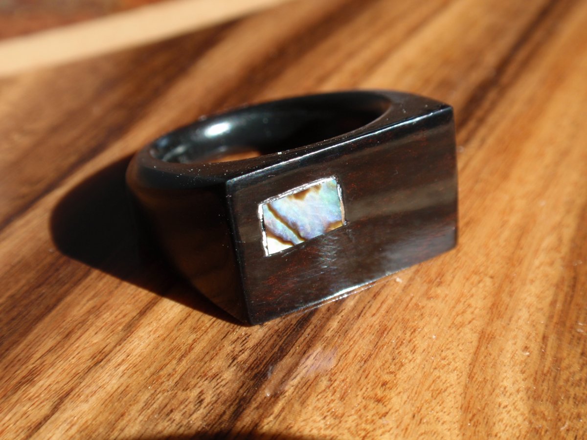 Ebenový prsten s paua perletí