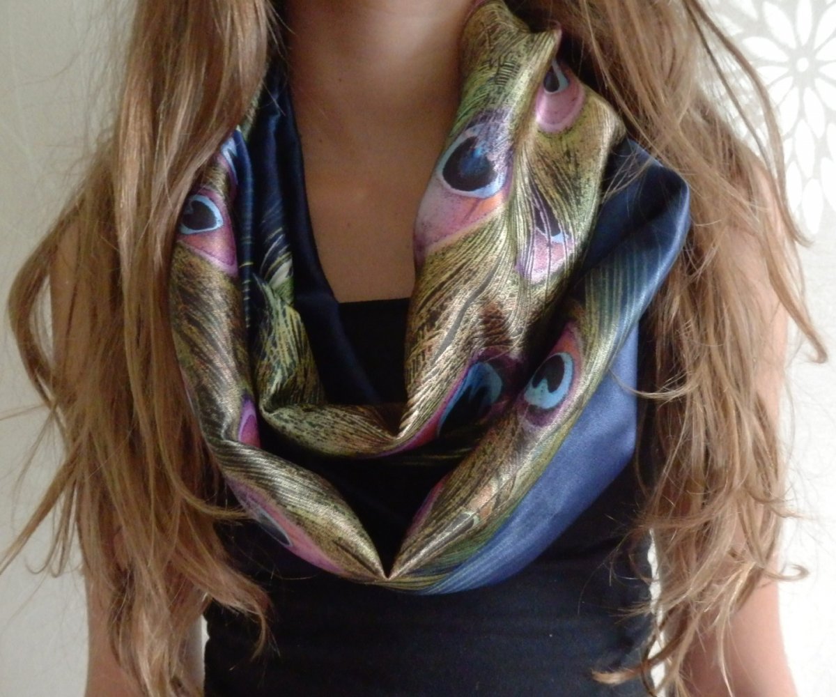 ***Nakrčník paví k sukýnce***