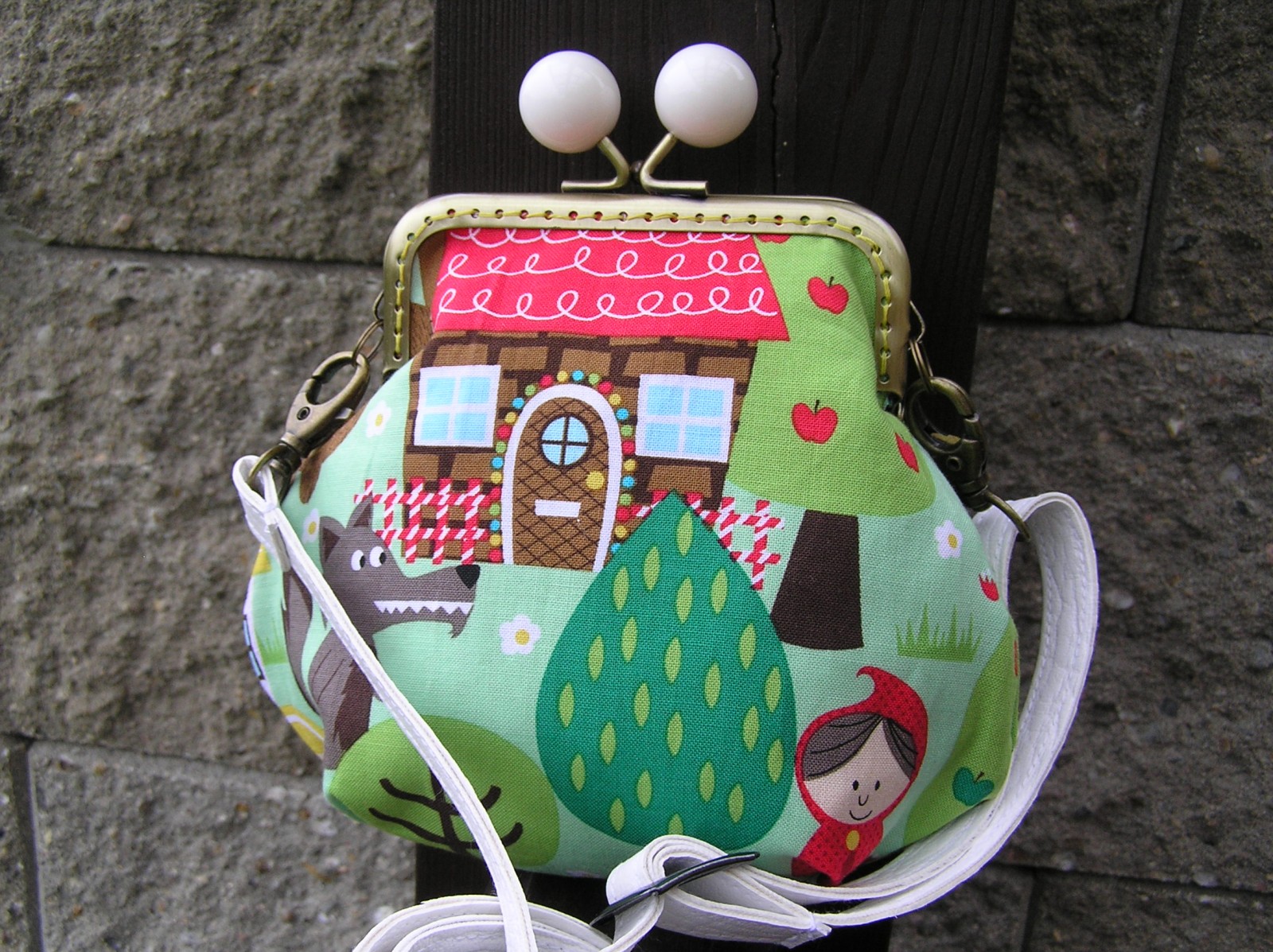 a vlk ji sezral - kabelka pro male slecny