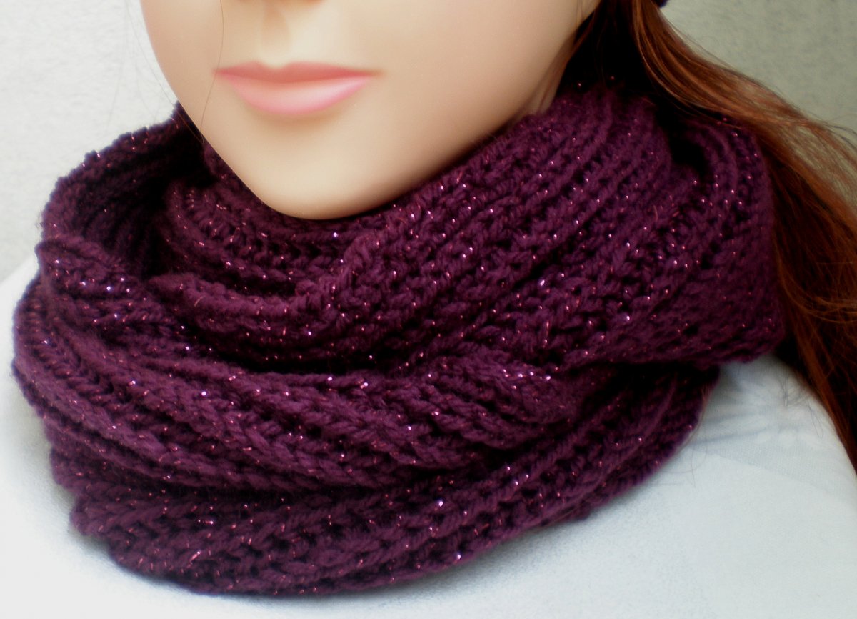 Nákrčník s leskem