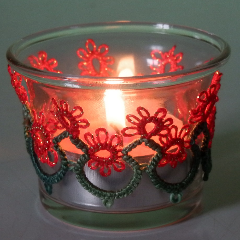 svícínek s frivolitkovou krajkou