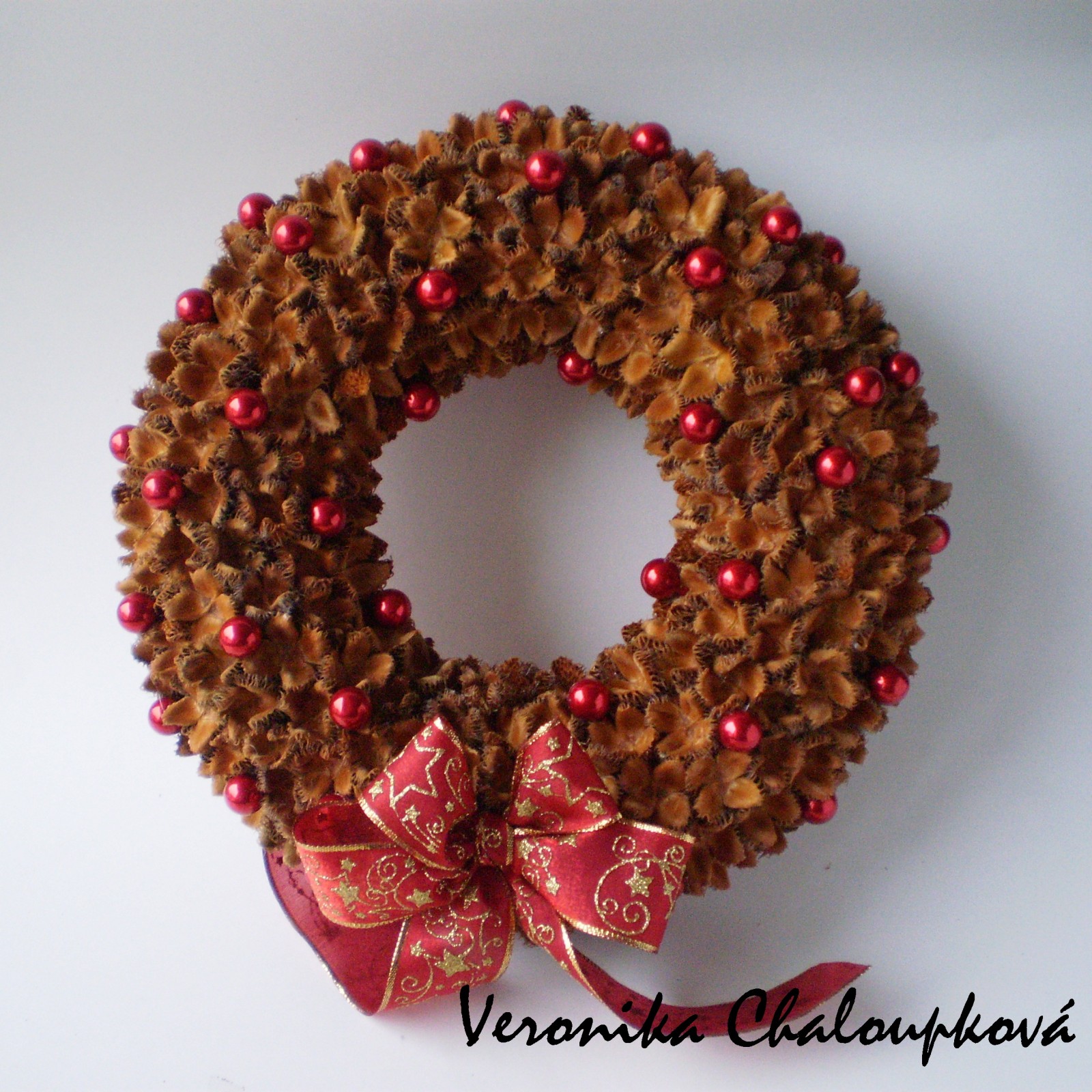 Věnec bukvicový v červené