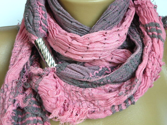 Teplá šála s nerezovou spirálkou